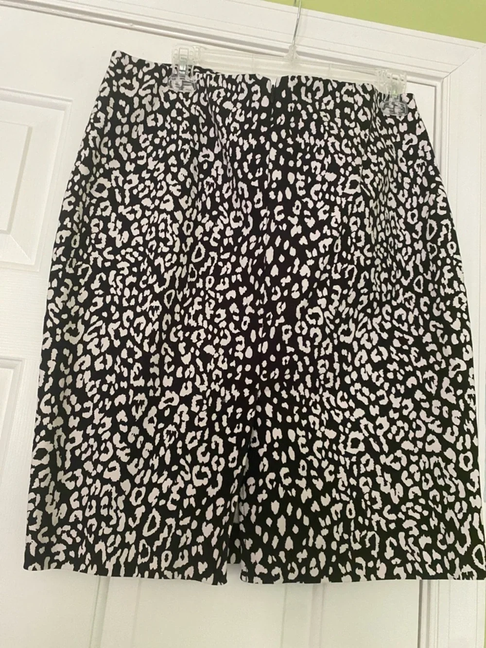 Banana Republic Black and White Snow Leopard-Print Skirt - Size 12
